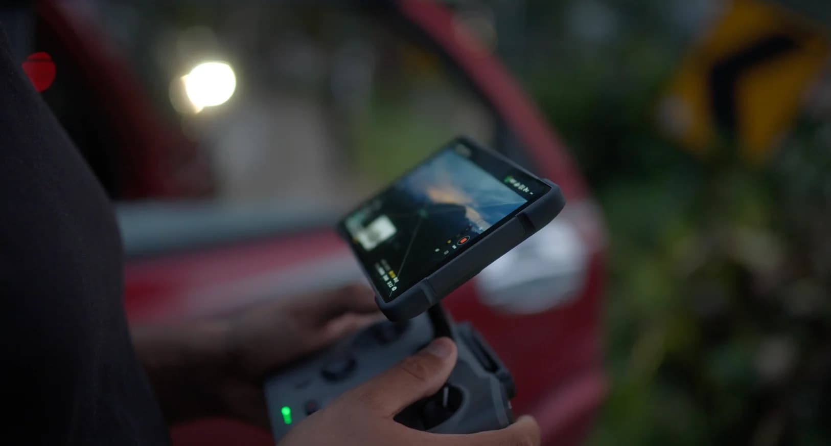 Comment filmer un documentaire seul : le guide complet du vidéaste solo en expédition